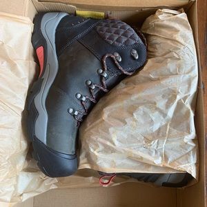 Keen boots. Women Revel III. Size 11